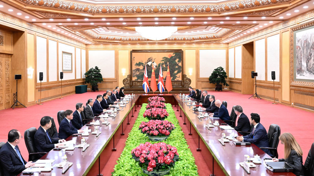 习近平会见英国首相斯塔默