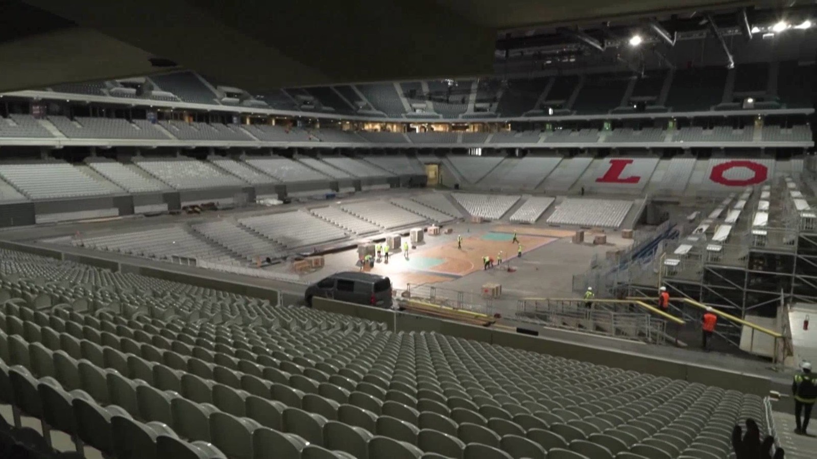 巴黎奥运会开幕在即 篮球手球场馆“快速就位”