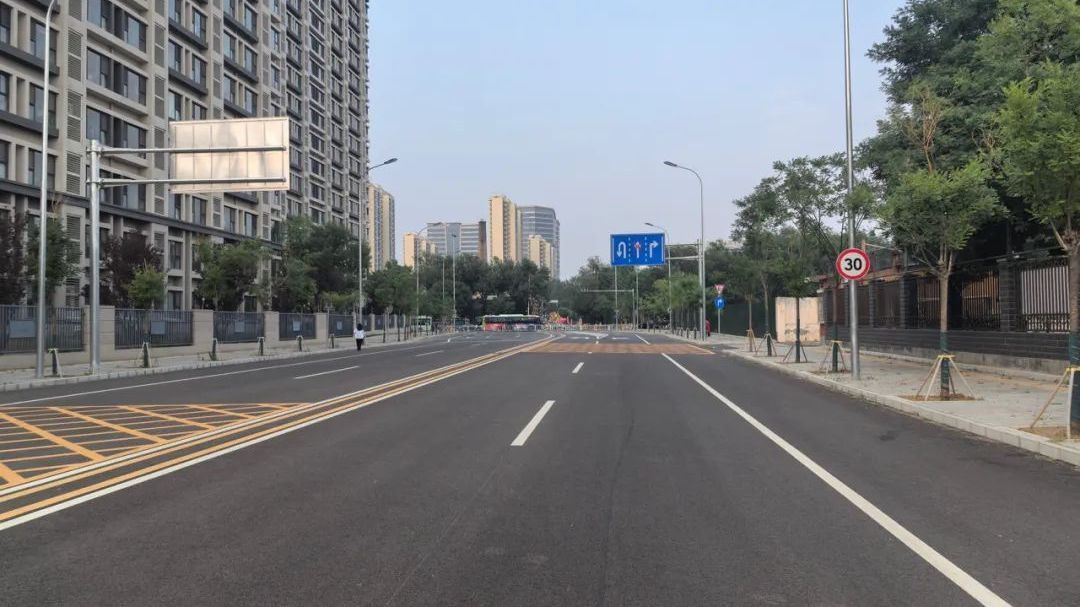 大兴富华路今天正式通车，四千余居民出行难题得解！