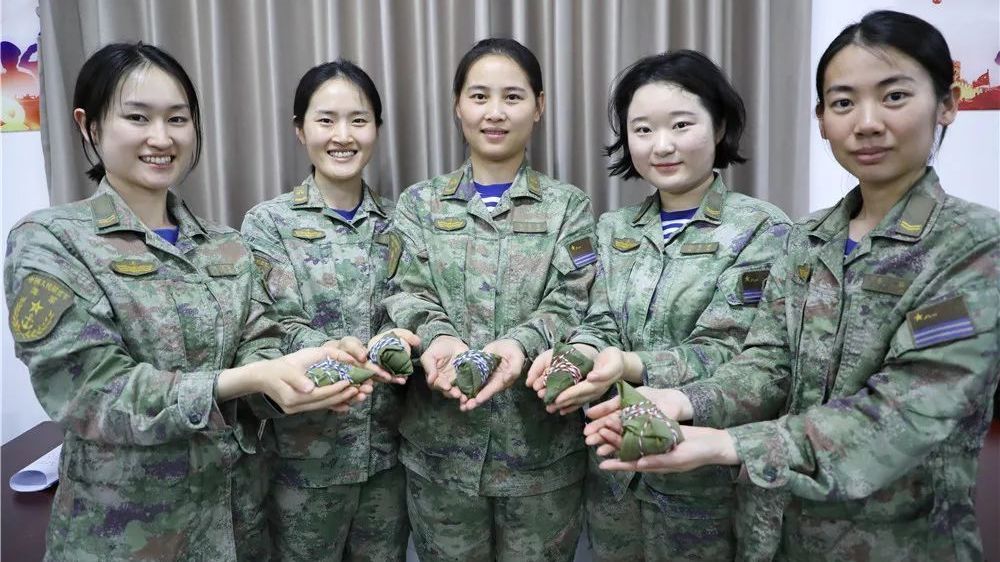 水兵过端午节，“粽”有不同