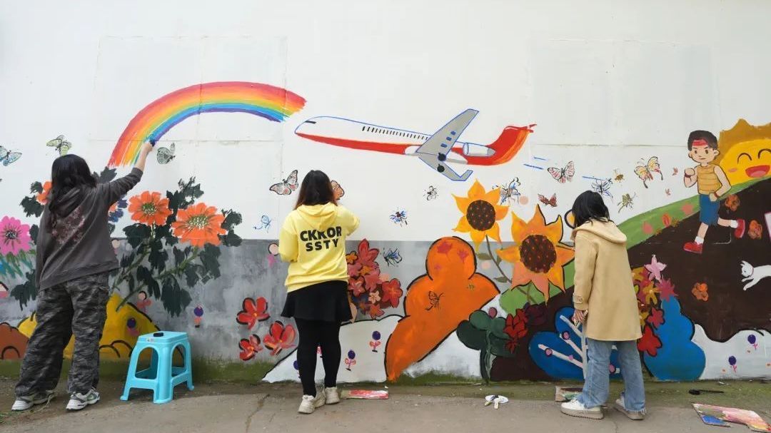 【“京”彩行动】社区老墙换新衣，高校师生创意手绘“文明社区”