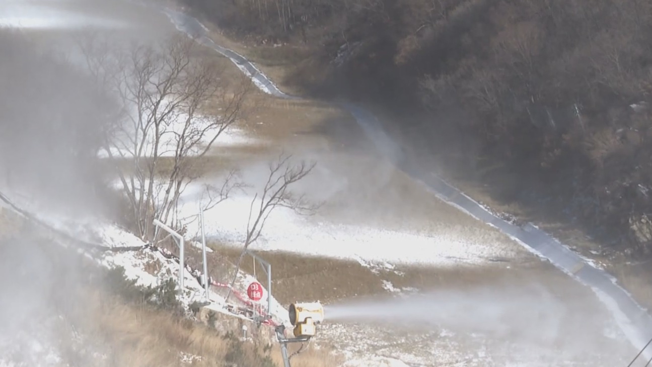 国家高山滑雪中心启动2024-2025雪季造雪