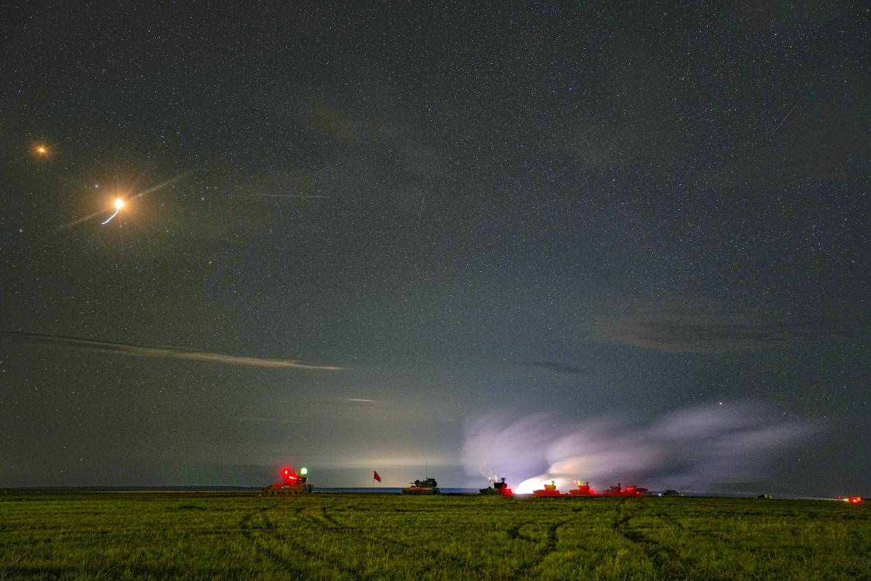 满屏火力!直击第81集团军某旅炮兵分队跨昼夜实弹射击! 满屏火力!直击第81集团军某旅炮兵分队跨昼夜实弹射击!