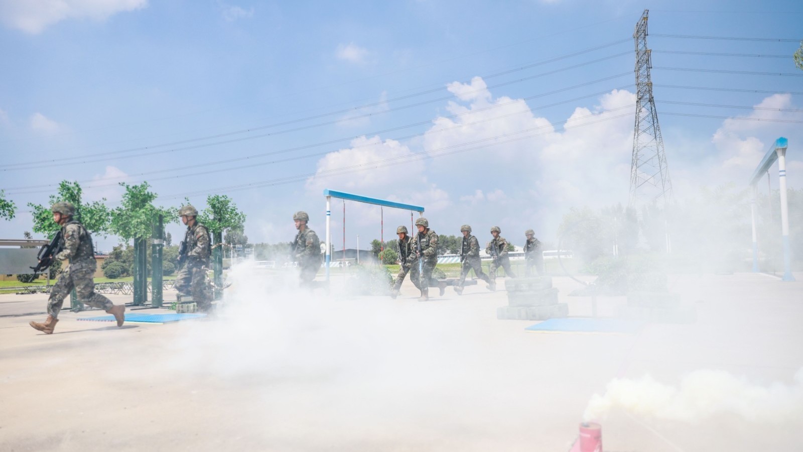 后装官兵比身手，精武强能展风采