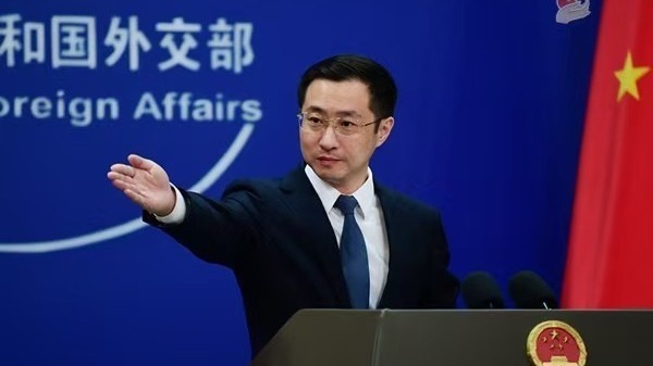 外交部:中国军舰在有关海域活动完全符合国际法和国际惯例 外交部:中国军舰在有关海域活动完全符合国际法和国际惯例