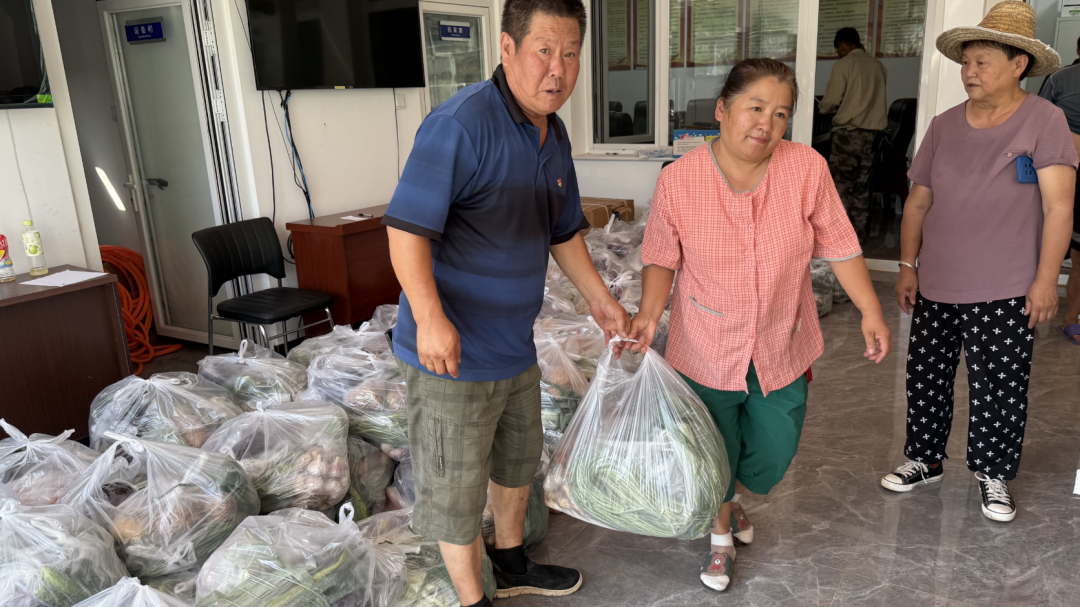 怀柔区琉璃庙镇每户归家村民都收到“回家礼包”