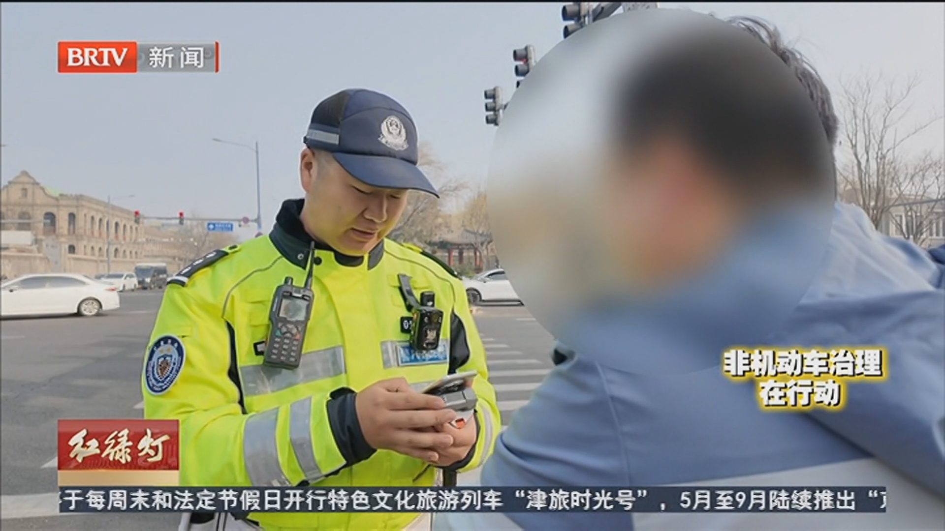 张自忠路口非机动车守法率已提升至90%