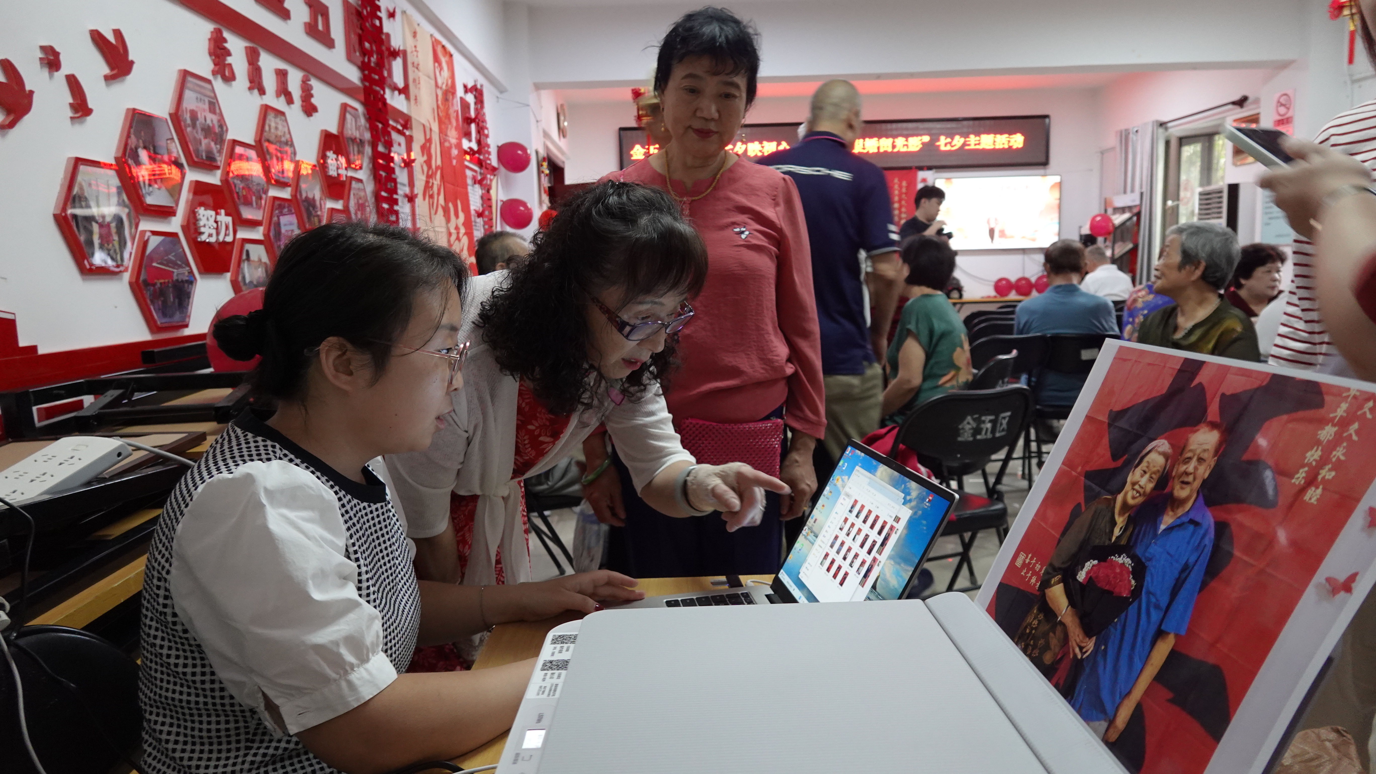 用镜头定格半个世纪的浪漫|“七夕映初心·金婚.银婚留光影”活动启动 用镜头定格半个世纪的浪漫|“七夕映初心·金婚.银婚留光影”活动启动