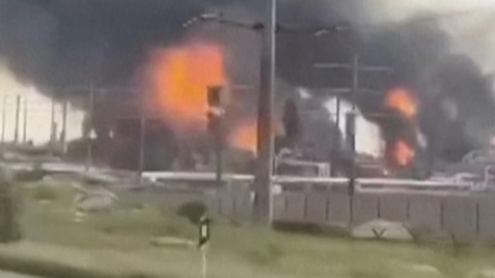 伊朗发动第63波攻势,反击“焚毁”与美相关石油设施 伊朗发动第63波攻势,反击“焚毁”与美相关石油设施