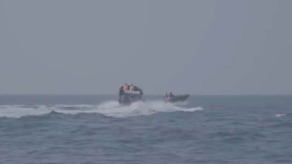 被走私艇高速冲撞 海警烈士牺牲时执法现场画面公开 被走私艇高速冲撞 海警烈士牺牲时执法现场画面公开