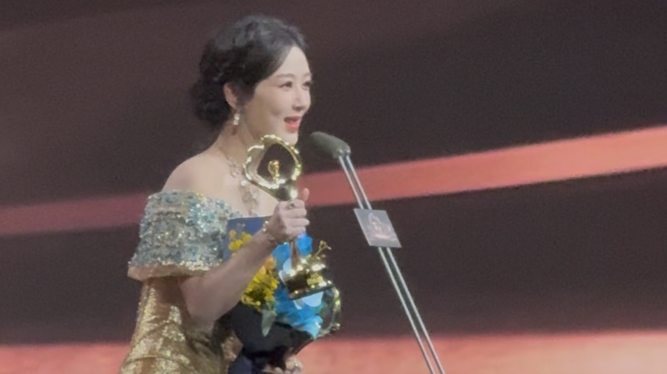 杨紫获2025微博之夜年度口碑演员 杨紫获2025微博之夜年度口碑演员