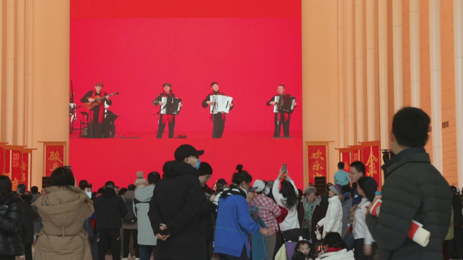 “京”彩中国年丨万马奔腾 福启庙会 京华年韵扑面来