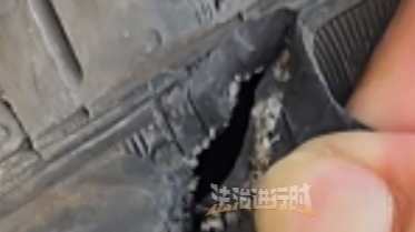 男子在高速驾车撞异物导致爆胎，向该路段管理方索赔遭拒