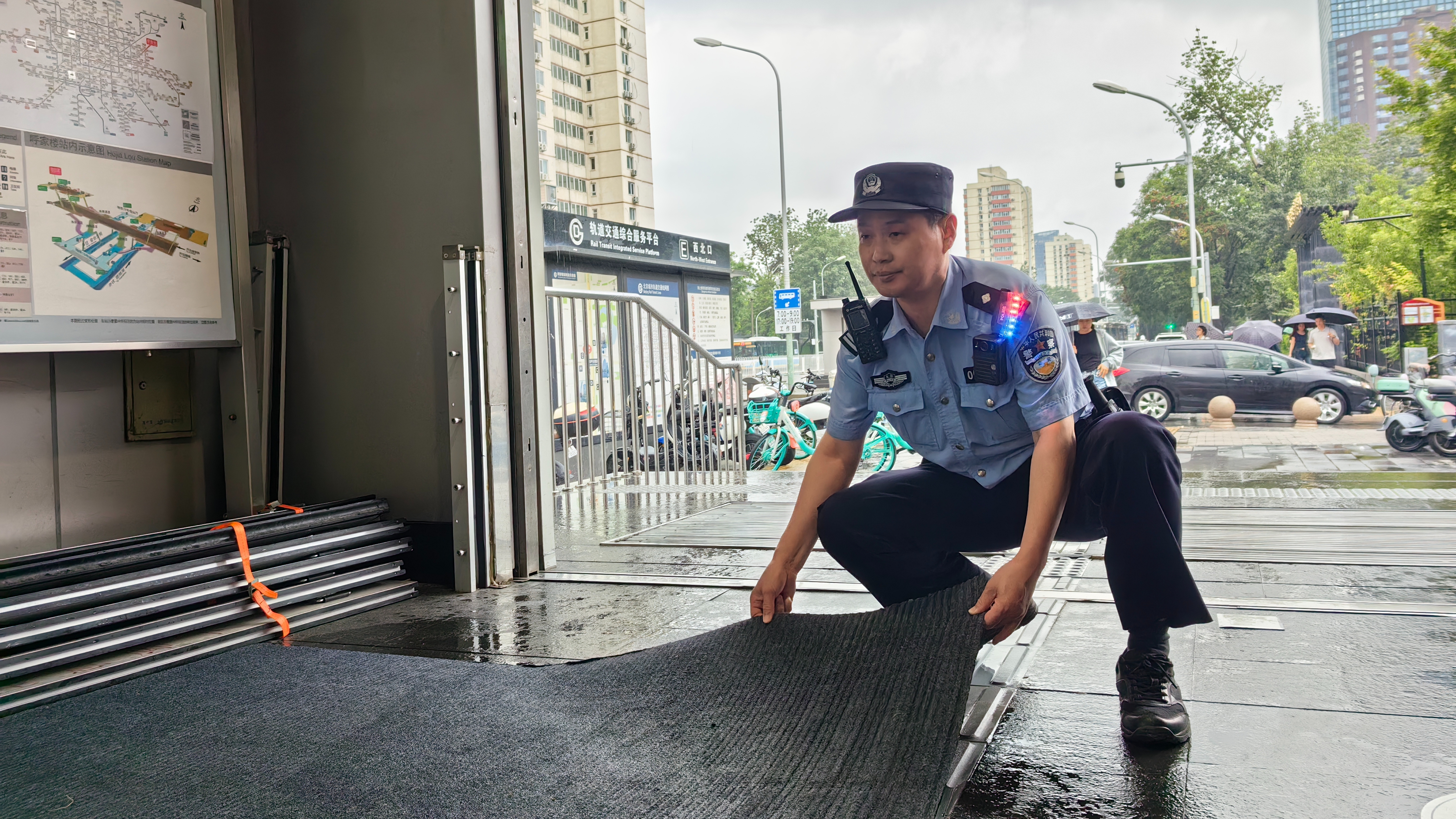 北京：多措并举强化巡防 积极应对降雨天气