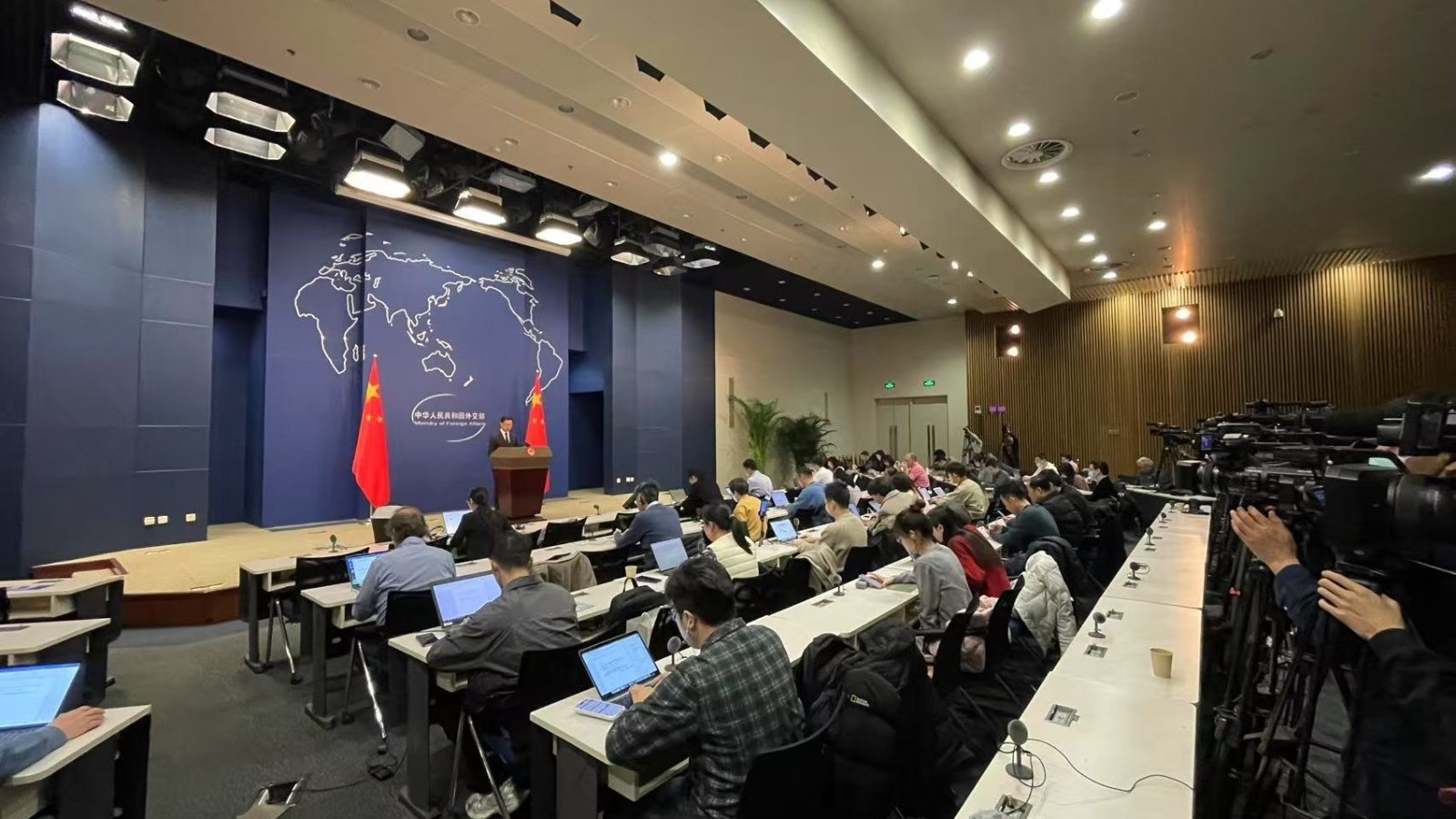 外交部:中国走绿色低碳之路是长远之策 绝非权宜之计 外交部:中国走绿色低碳之路是长远之策 绝非权宜之计