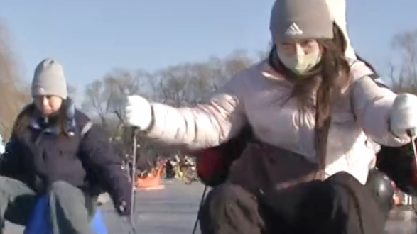 北京什刹海冰场正式开业运营,冬天的欢乐被自由滑行承包了! 北京什刹海冰场正式开业运营,冬天的欢乐被自由滑行承包了!