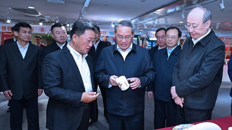 李强在北京市调研时强调 以更大力度促进消费扩大内需做强国内大循环