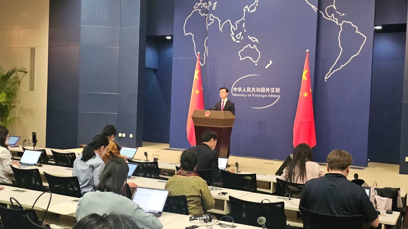 大熊猫抵达奥地利 2025年第一个大熊猫保护国际合作项目启动 大熊猫抵达奥地利 2025年第一个大熊猫保护国际合作项目启动