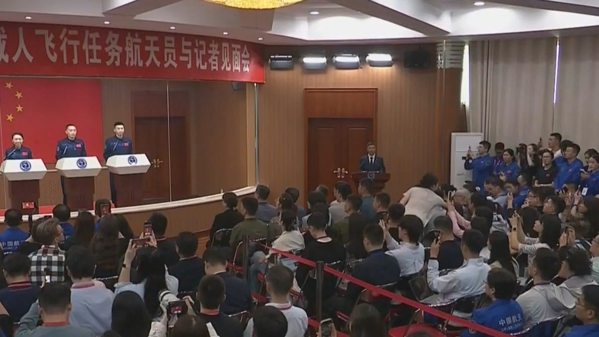 神舟二十三号航天员乘组与中外媒体记者见面 神舟二十三号航天员乘组与中外媒体记者见面