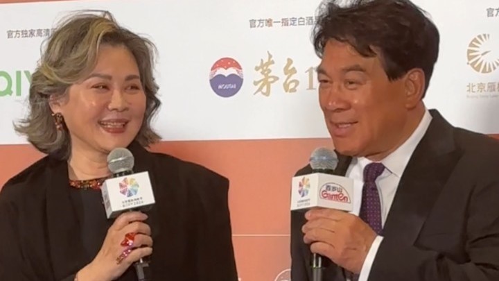 朱时茂丛珊北影节合体让人梦回《牧马人》，一问一答趣味满满