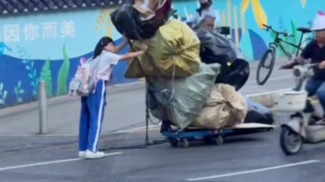 全网点赞“因你而美”!视频里的女孩找到了 全网点赞“因你而美”!视频里的女孩找到了