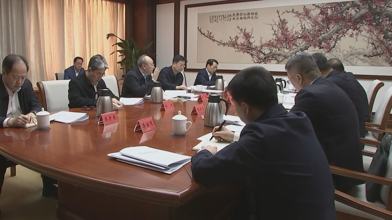 尹力指导市委社会工作部班子年度民主生活会