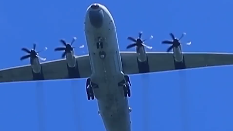 南部战区海军航空兵完成新年度飞行训练! 南部战区海军航空兵完成新年度飞行训练!