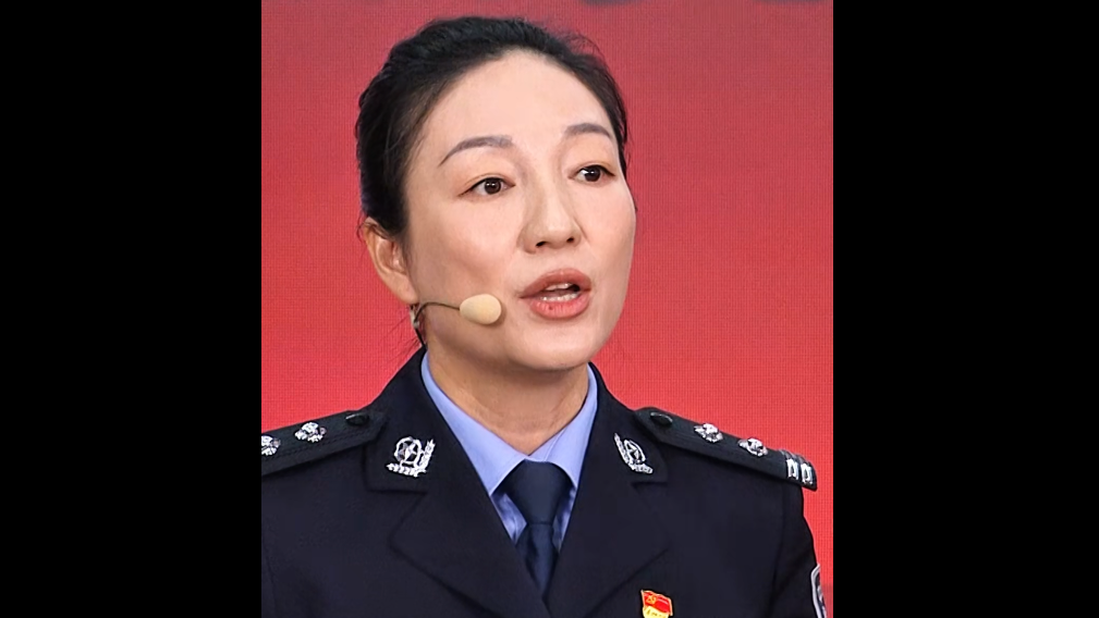 让你取出现金 去交给不同的陌生人 一定是诈骗