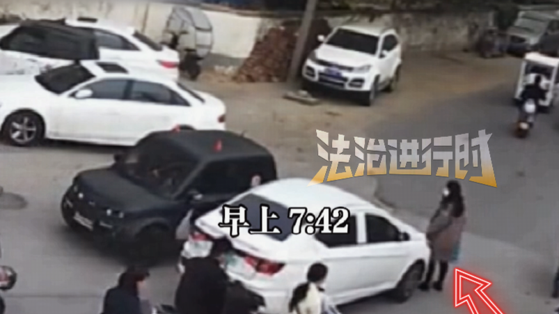 女子开车轻微碰撞路人后私了 三年后被起诉索赔16万