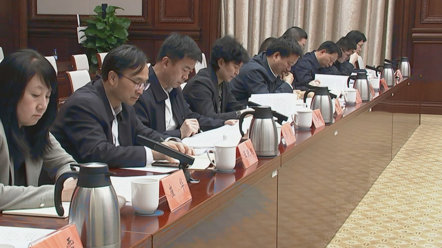 市委统战部向党外人士通报市委全会精神 市委统战部向党外人士通报市委全会精神