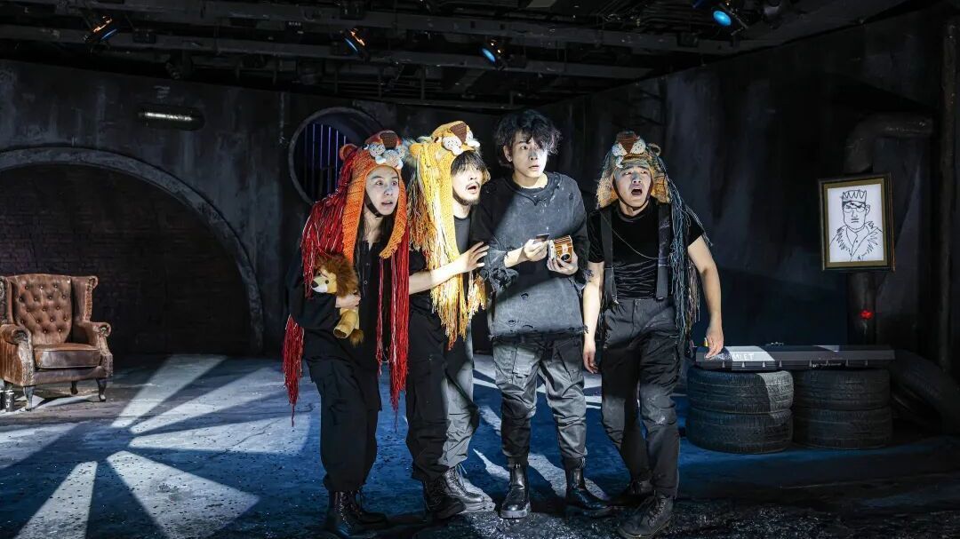 游戏感解构经典 人艺青年演员全新探索《哈姆雷特》 游戏感解构经典 人艺青年演员全新探索《哈姆雷特》