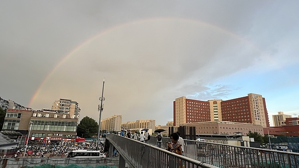 惊艳！北京雨后再现双彩虹