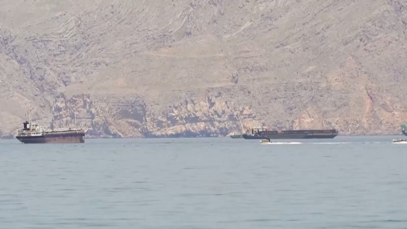 联合国：霍尔木兹海峡相关船舶通行量下降95.3%