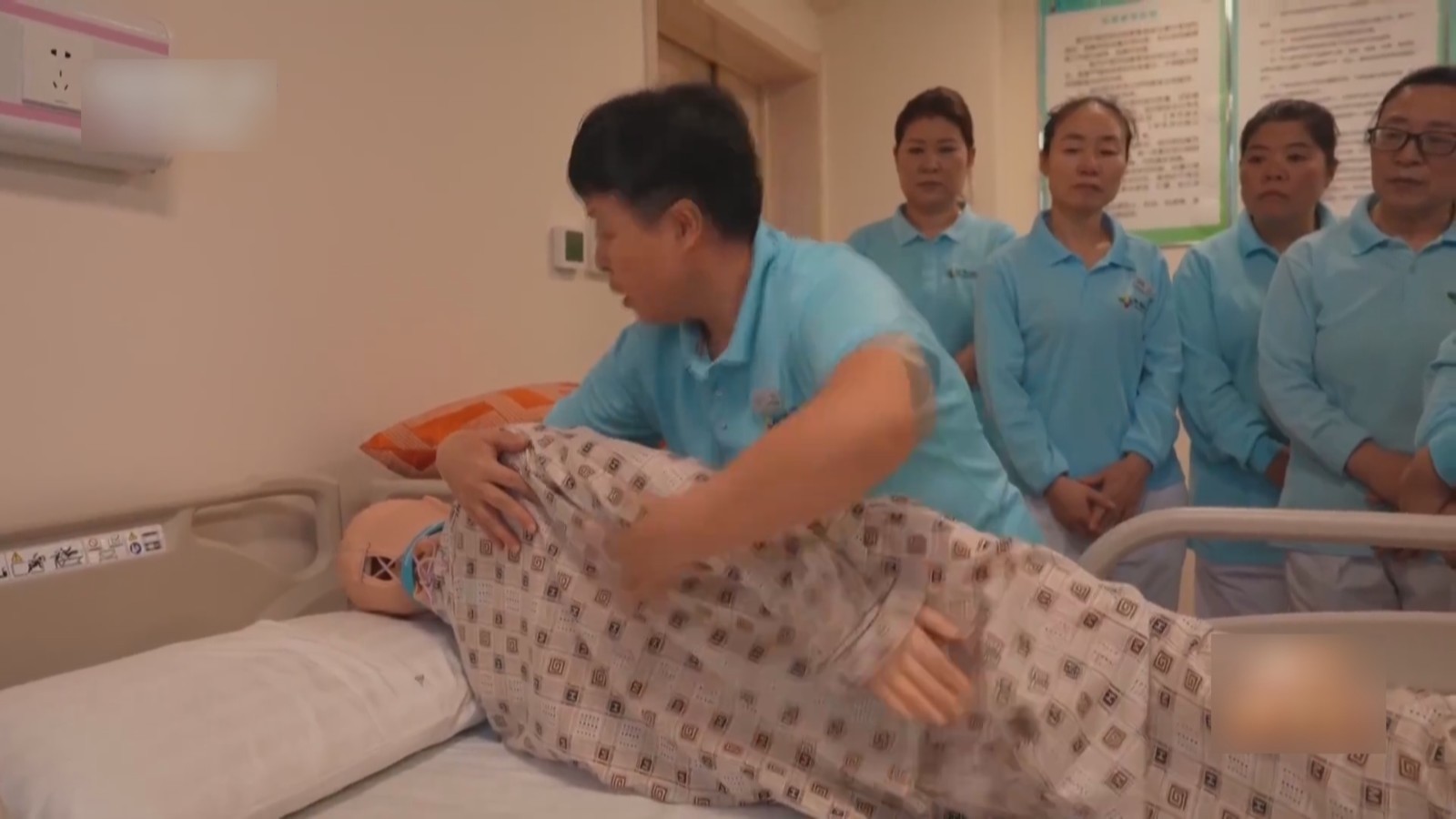 我国将全面推行长期护理保险，评论：兜底养老难题  实现“老有所护”