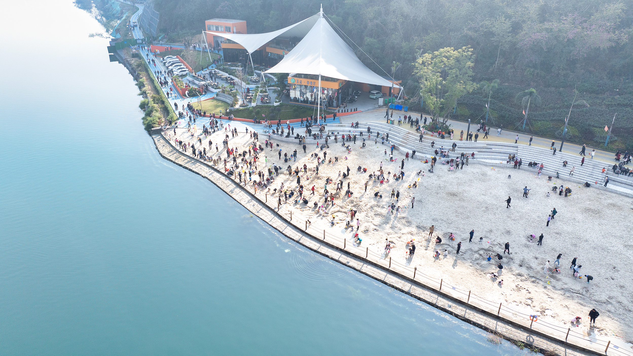 避寒游、看极光……一起解锁冬日文旅新玩法 避寒游、看极光……一起解锁冬日文旅新玩法