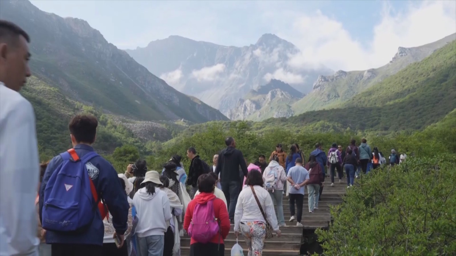 秋景初上线,九寨黄龙等你来打卡! 秋景初上线,九寨黄龙等你来打卡!