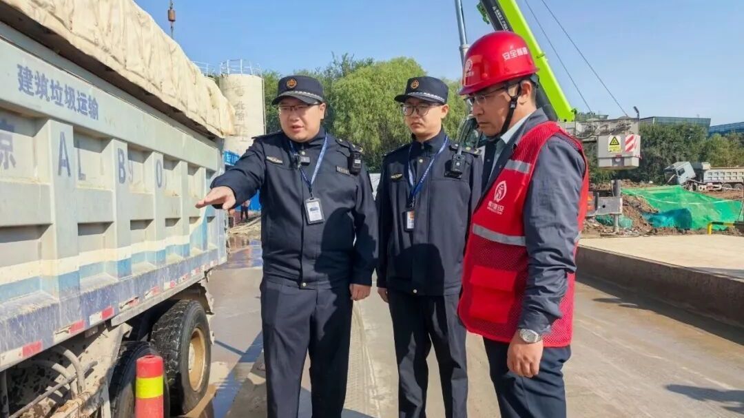 海淀城管提前针对秋季大风天气部署防尘措施 海淀城管提前针对秋季大风天气部署防尘措施