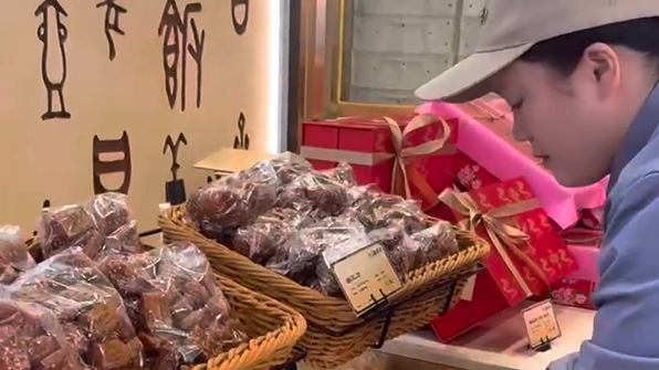 “同款”年味儿！总书记买过的稻香村“三件套”畅销