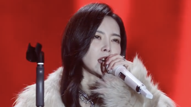 于文文演唱会上晕倒 工作室深夜发文报平安：目前没有生命危险