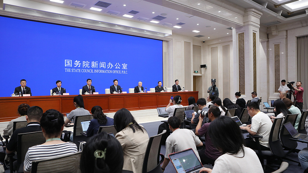 《关于进一步保障和改善民生 着力解决群众急难愁盼的意见》发布