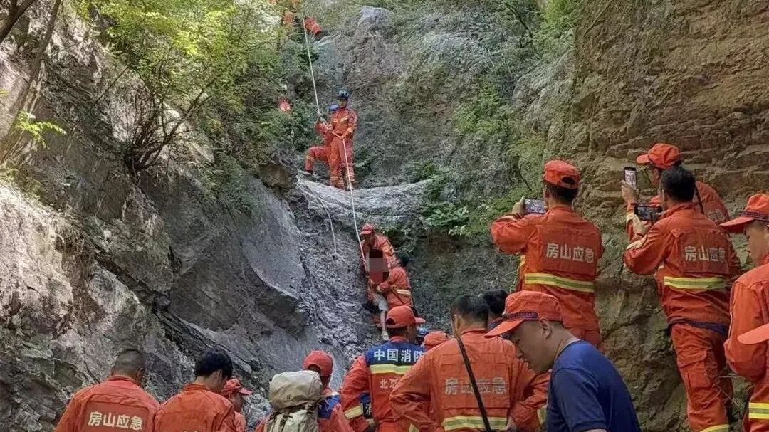 四天四夜！一家四口被困野山，消防、公安、应急300余人接力搜救！