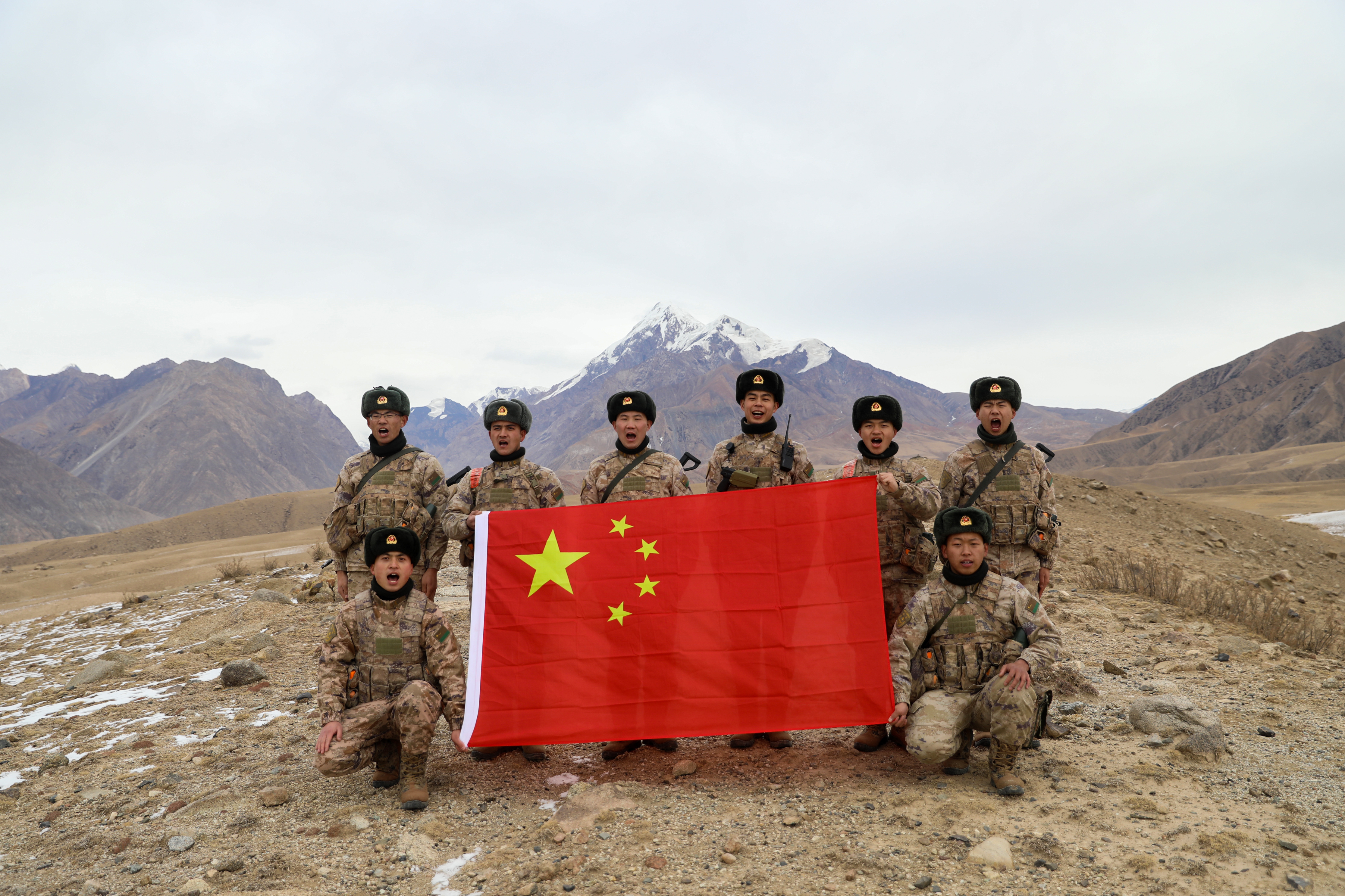 浓情腊八节 忠诚戍边关