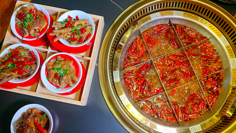 身边的夏日劲爽美味，撸串、小龙虾、火锅，走起！