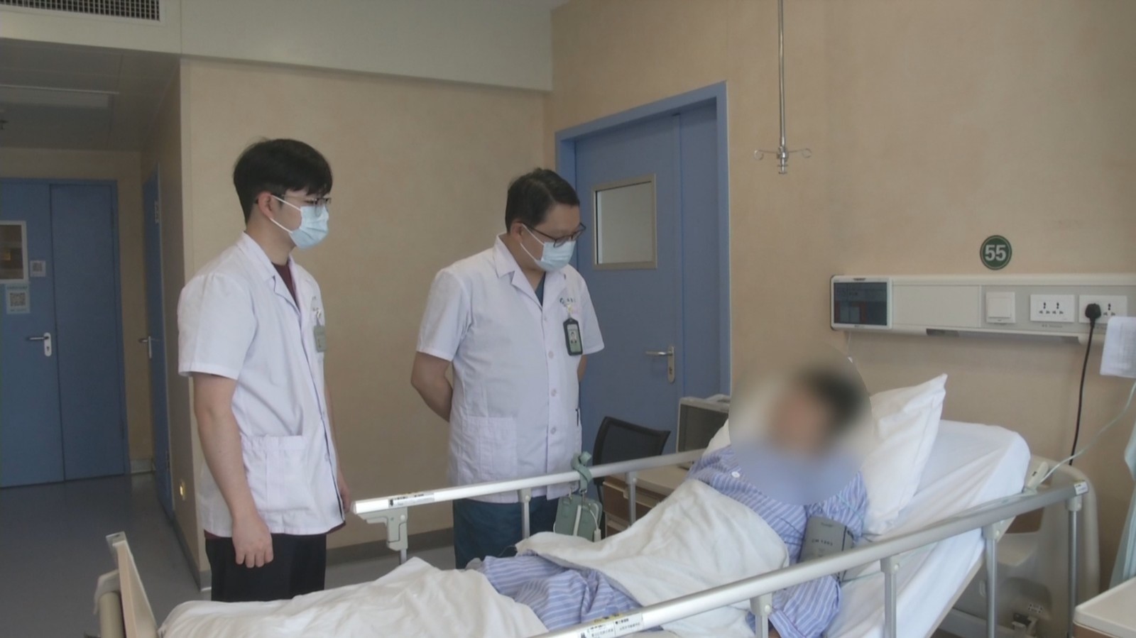 女子查出肺结节不重视随访,三年后被医院诊断为肺癌 女子查出肺结节不重视随访,三年后被医院诊断为肺癌